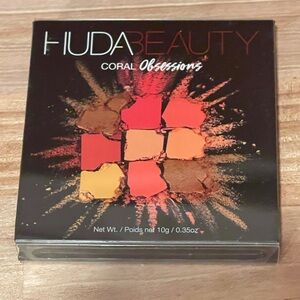 HUDA BEAUTY Orange and Red Eyeshadow Palette